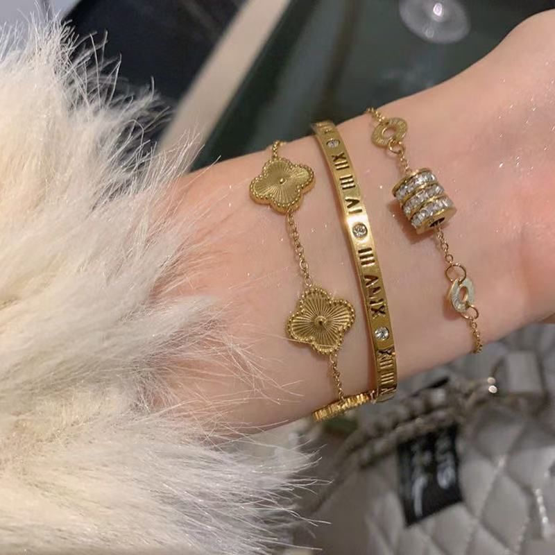 Made of titanium steel, non-fading~ Roman numeral delicate bracelet and bangle set (three-piece set)