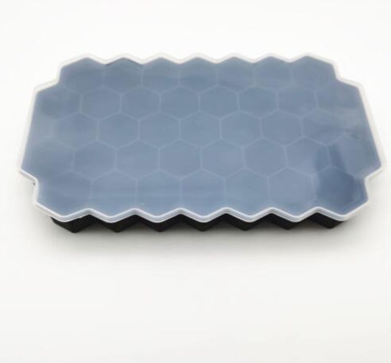 Food Grade Eco-friendly Honeycomb Shape 37 Holes Silicone Ice Cube Tray Mold With Lids