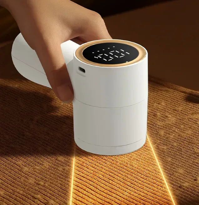 Charging fabric lint trimmer