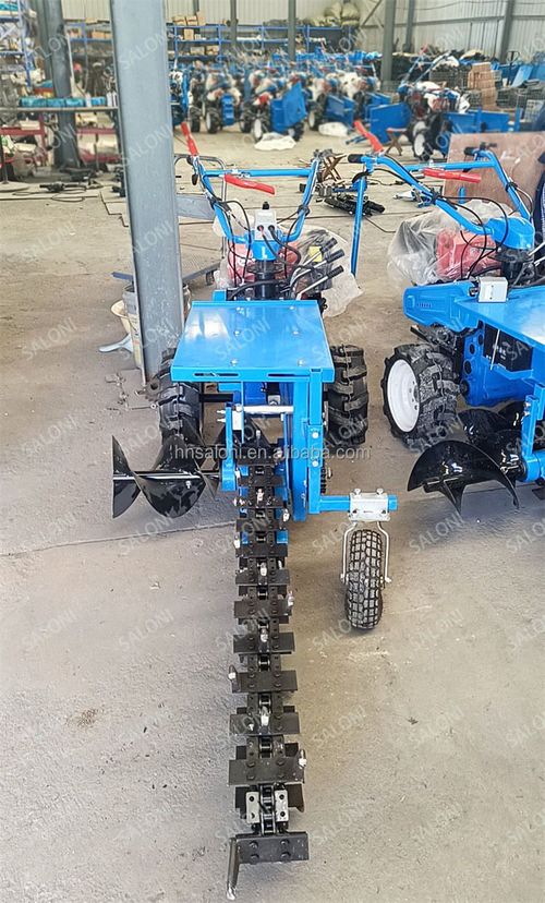 Hand held single chain trenching machine