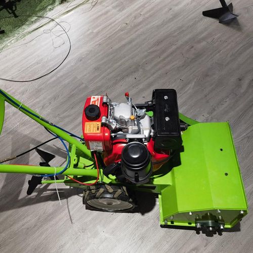 Grass breaking and returning machine