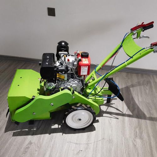 Grass breaking and returning machine