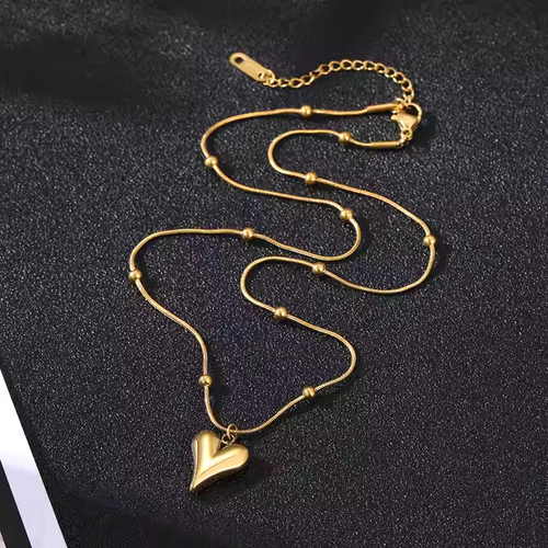 High Quality Peach Heart Vintage Light Luxury Stainless Steel Gold Plated Jewelry Love Pendant Long Gold Necklaces for Women