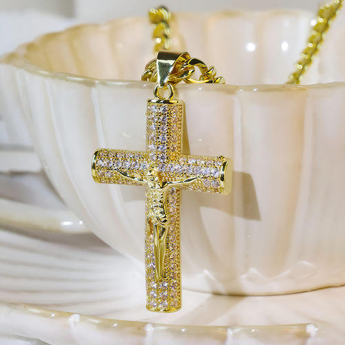 Luxurious Gold-Plated Cross Pendant Necklace with Sparkling Accents – Timeless Symbol of Faith and Elegance for Every Occasion