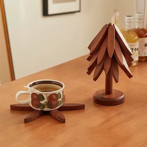 Heat-resistant mat, dining table accessory, solid wood anti-scald trivet—Christmas gift (Christmas tree shape)
