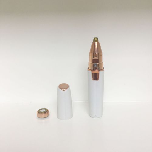 Double-headed electric eyebrow trimmer! Trim and shave two-in-one, saving time and effort, even beginners can easily use it!