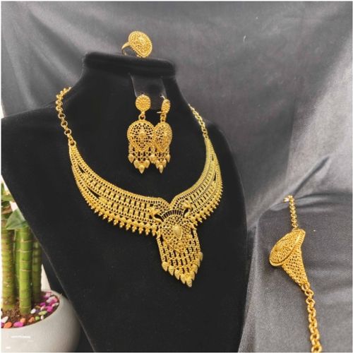 conjunto de joias dourado estilo Dubai