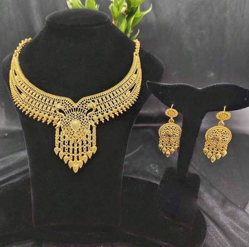 conjunto de joias dourado estilo Dubai