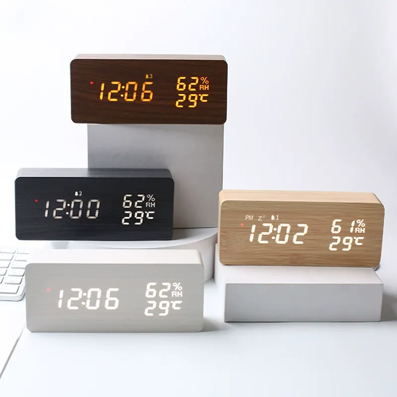 Alarme de relógio digital com um disign de madeira