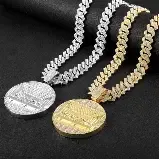 Pingente circular dourada saint michael