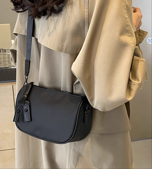 斜挎小包包女式2025新款超火輕便單肩百搭休閒牛津布通勤肩帶