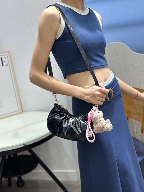 Leather vintage fashion bucket bag with wide adjustable shoulder strap