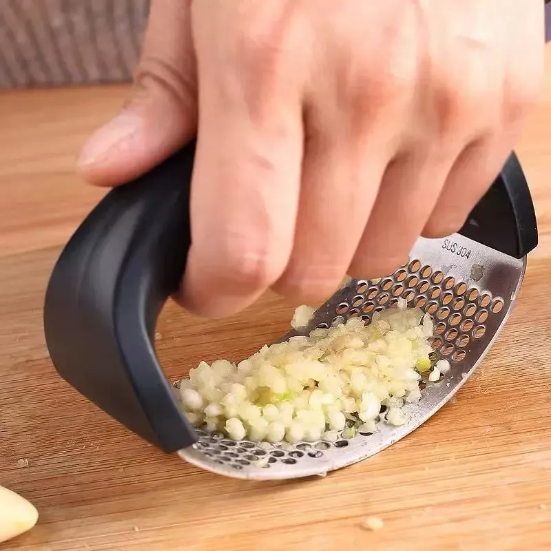 （2 packs）Manual Garlic Chopper - Multi-functional Kitchen Tool for Crushing, Mincing, and Pureeing Garlic
