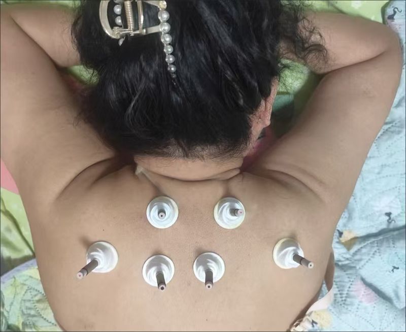 体验艾灸式养护  帮助改善暂时性身体浮肿  舒缓疲劳  获得深度放松   Enjoy moxibustion‑inspired wellness, help reduce temporary water‑retention puffiness and relieve fatigue for deep relaxation.
