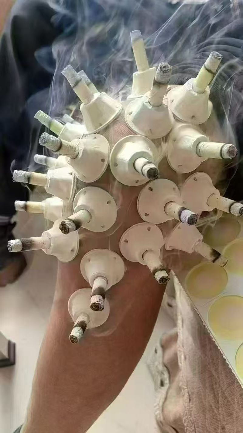体验艾灸式养护  帮助改善暂时性身体浮肿  舒缓疲劳  获得深度放松   Enjoy moxibustion‑inspired wellness, help reduce temporary water‑retention puffiness and relieve fatigue for deep relaxation.
