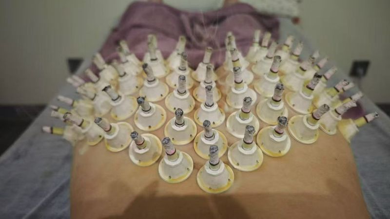 体验艾灸式养护  帮助改善暂时性身体浮肿  舒缓疲劳  获得深度放松   Enjoy moxibustion‑inspired wellness, help reduce temporary water‑retention puffiness and relieve fatigue for deep relaxation.
