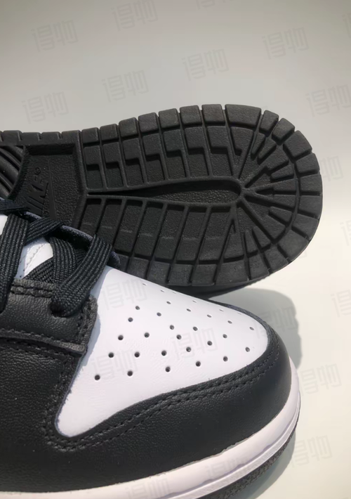 Comfortable and versatile wear-resistant low-top sneakers for men and women