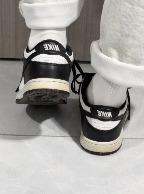 Comfortable and versatile wear-resistant low-top sneakers for men and women