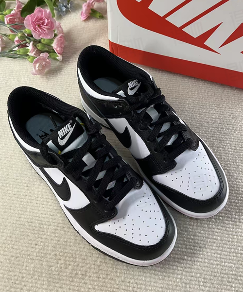 Comfortable and versatile wear-resistant low-top sneakers for men and women