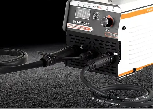 Portable inverter welding machine with 15A plug