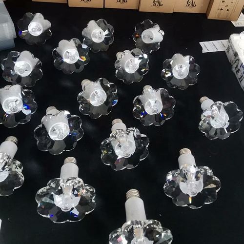 LED Light Bulbs 3000k Warm White Energy Efficient E26-E27 Medium Screw Base Flower Of Chinese Redbud Shape Led Crystal Lamp Bulb