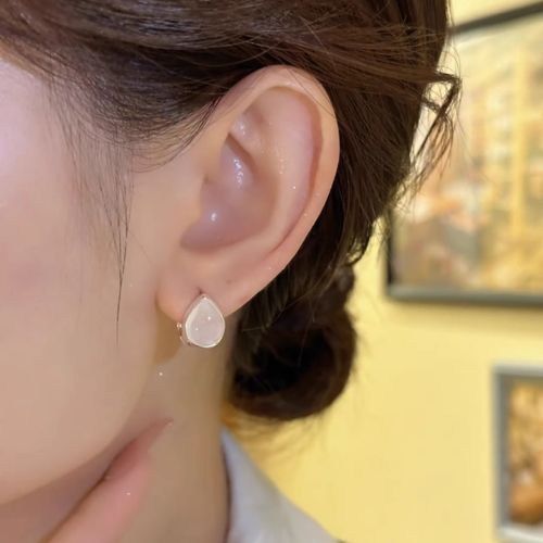 Niche-Designed Ice-Clear Cat's Eye Stone Double-Sided Teardrop Ear Cuffs: Exquisite, Versatile & Elegantly Minimalist Light Luxury Earrings
