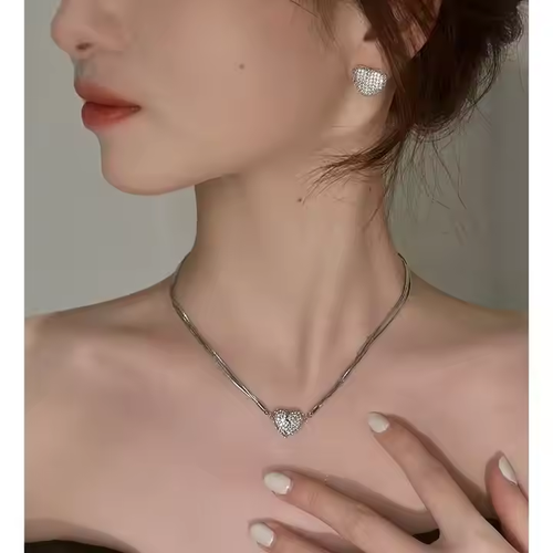 Heart-shaped pendant necklace, silver stainless steel, dull and shiny, diamond, magnetic