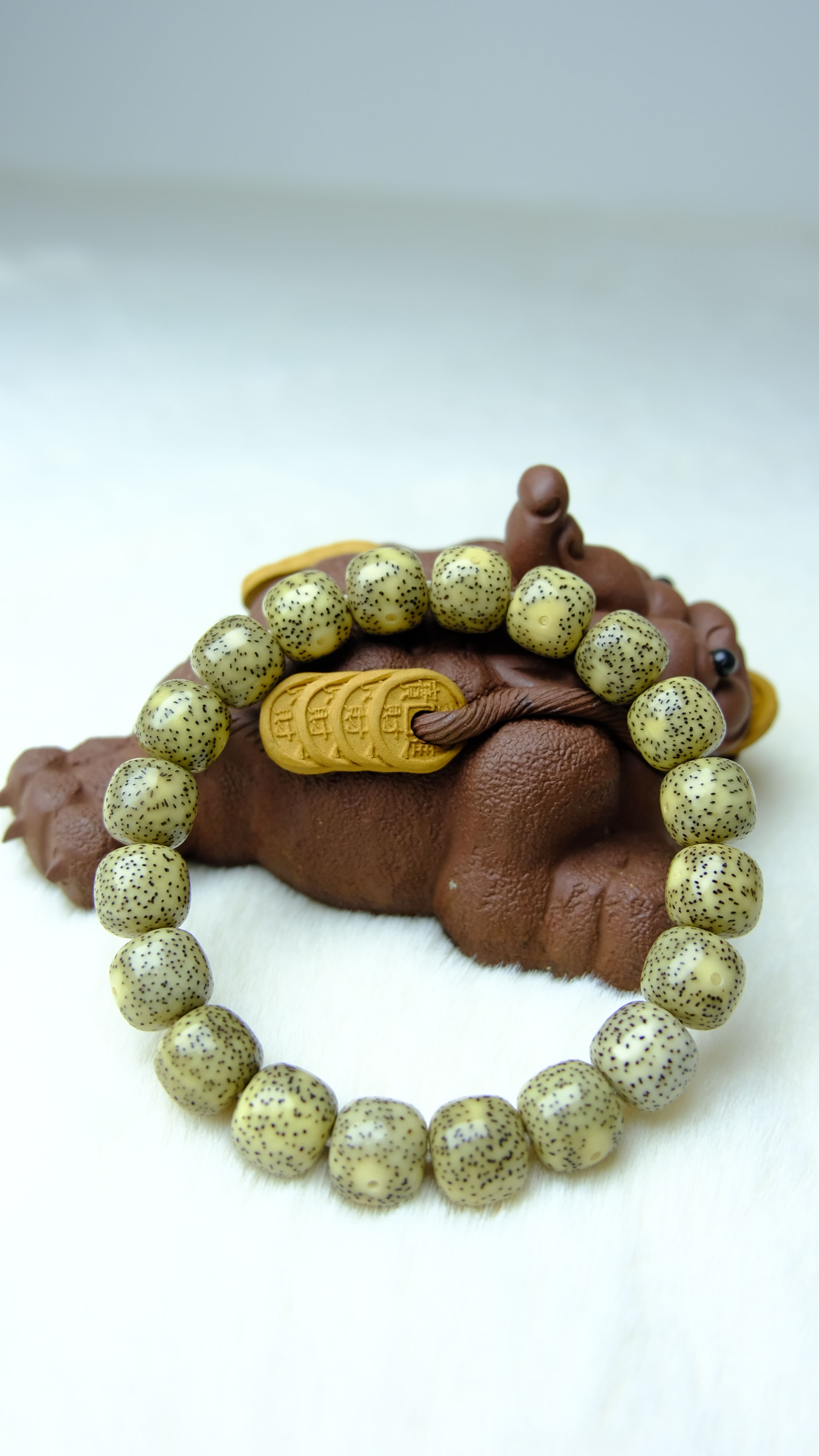 星月菩提石玉料素圈手串大尺寸 复制