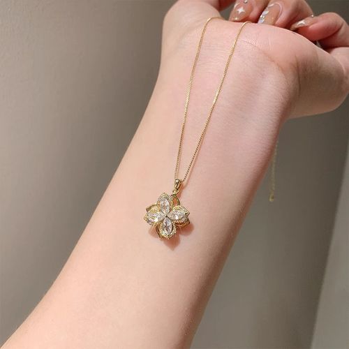 Rotating four-leaf clover necklace women's simple light luxury fashion versatile high-end collarbone chain