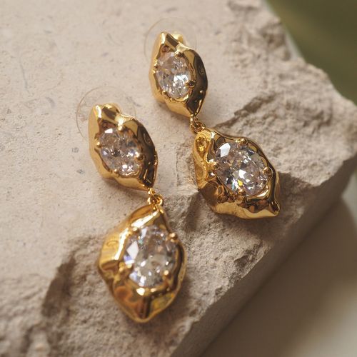 Copper Gold Vintage Hand-struck Zircon Gemstone Personality Ladies Hollow lava Stud Earrings
