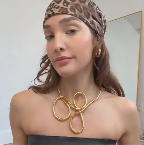 Hot Selling 18K Gold Plated Flexible Iron Snake Year Necklace with Diamond Link Chain Headless Tail