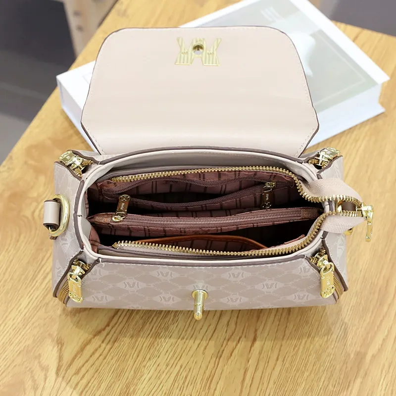 🔥 2025 Novo saco quadrado de luxo para mulher – Versátil, de grande capacidade e elegante, para transportar à mão ou a tiracolo! 💎👜