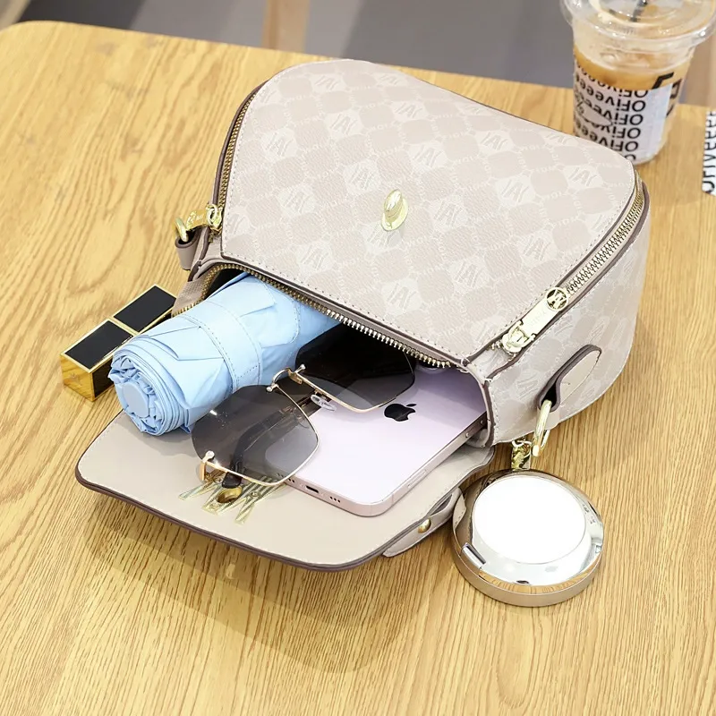🔥 2025 Novo saco quadrado de luxo para mulher – Versátil, de grande capacidade e elegante, para transportar à mão ou a tiracolo! 💎👜