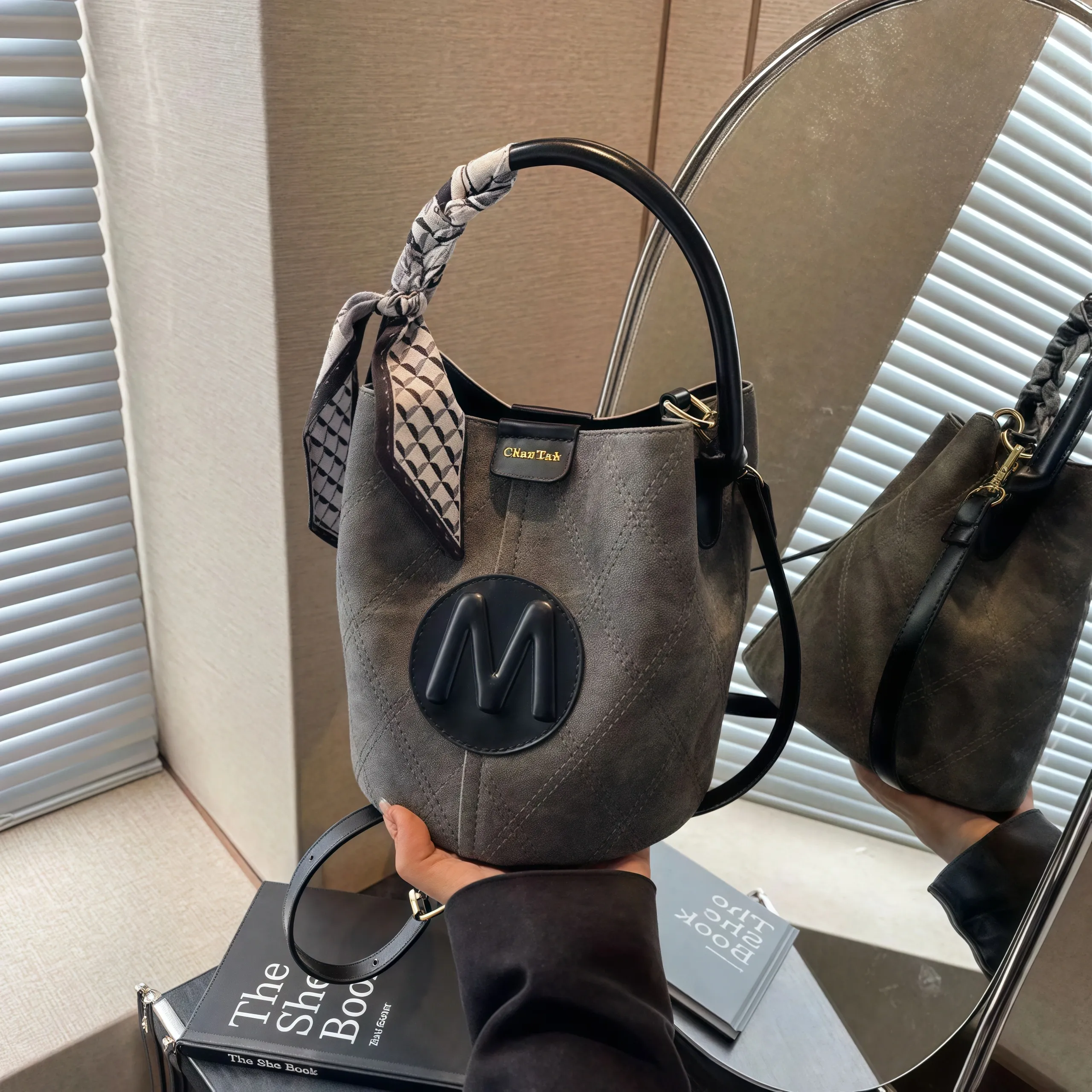 🔥2282 avaliações positivas— 👜Bolsa Balde de Luxo 2025 — Moda em alta 🎀, versátil para ombro | crossbody | na mão ✨🛍️, várias combinações para realçar seu estilo! 💎✨