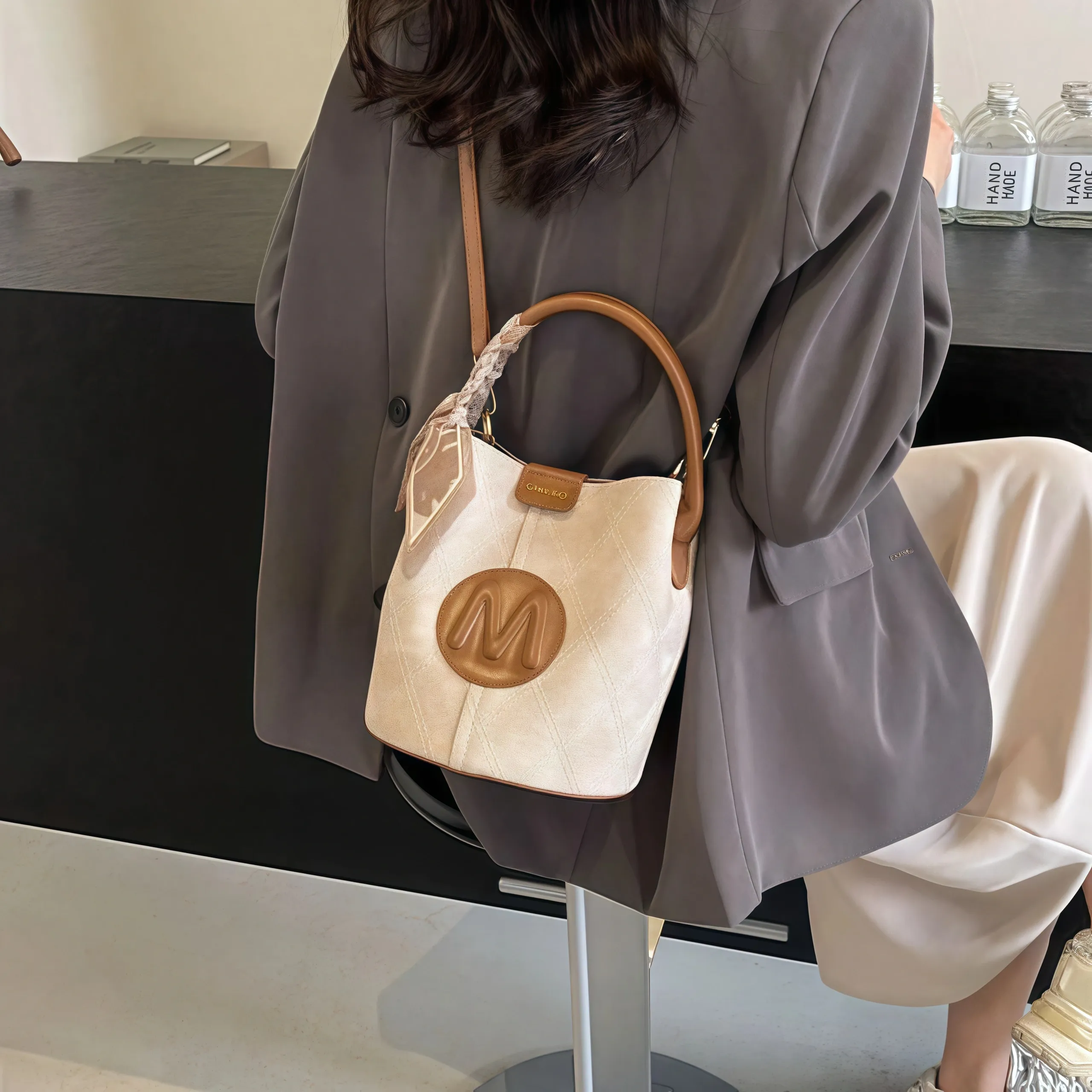 🔥2282 avaliações positivas— 👜Bolsa Balde de Luxo 2025 — Moda em alta 🎀, versátil para ombro | crossbody | na mão ✨🛍️, várias combinações para realçar seu estilo! 💎✨