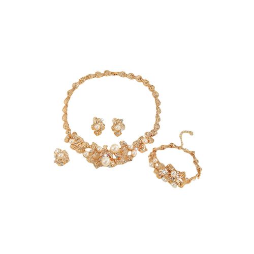 💎 A beautiful jewelry set, including a necklace, ring, bracelet, and earrings.