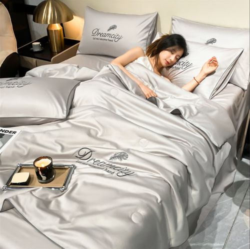 Summer Simple Ice Silk Quilt Four-piece set (quilt*1+pillowcase*2+sheet*1)