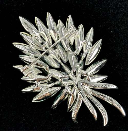 Crystal Brooch with Wheat Design - Floral Camellia Pin Light Luxury Fashion Accessory