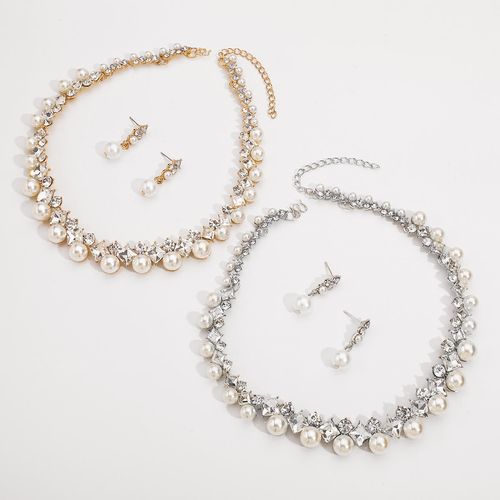 Women's romantic Baroque-style jewelry set, featuring exquisite diamonds and natural pearls, including necklace and earrings. Perfect for evening galas and versatile for various occasions.