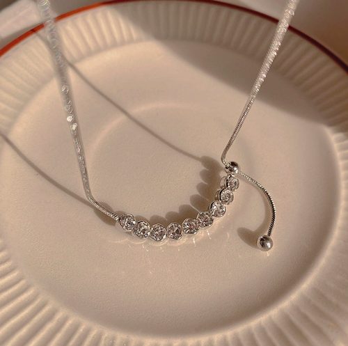 Single-Row Diamond Collarbone Necklace - Light Luxury Adjustable Copper Necklace for Women