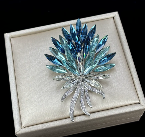 Crystal Brooch with Wheat Design - Floral Camellia Pin Light Luxury Fashion Accessory