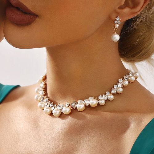 Women's romantic Baroque-style jewelry set, featuring exquisite diamonds and natural pearls, including necklace and earrings. Perfect for evening galas and versatile for various occasions.