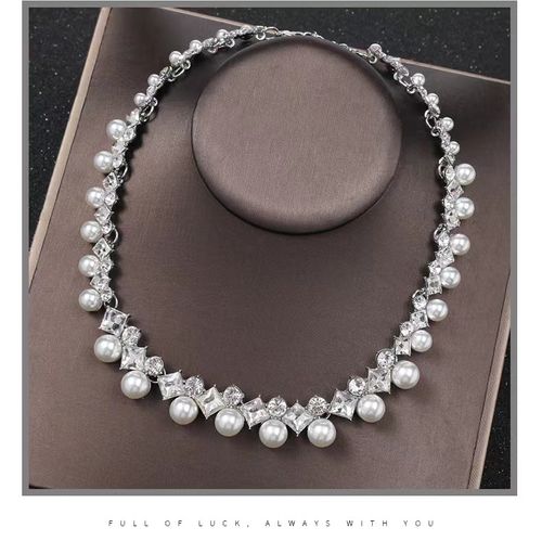 Women's romantic Baroque-style jewelry set, featuring exquisite diamonds and natural pearls, including necklace and earrings. Perfect for evening galas and versatile for various occasions.