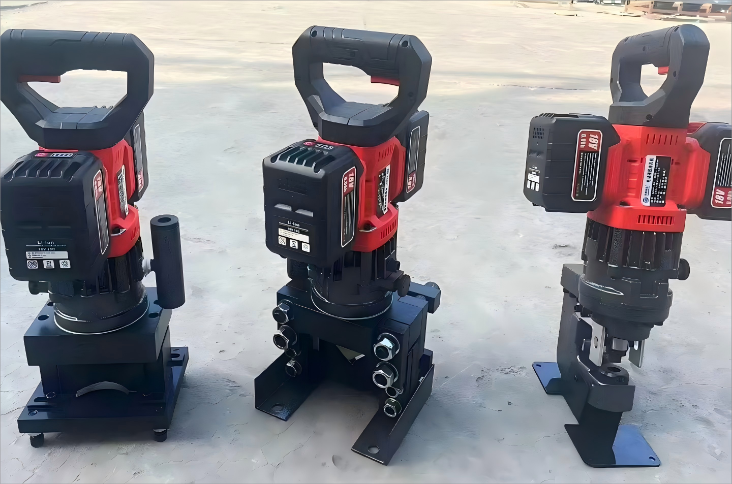 Rechargeable four-cylinder punching machine