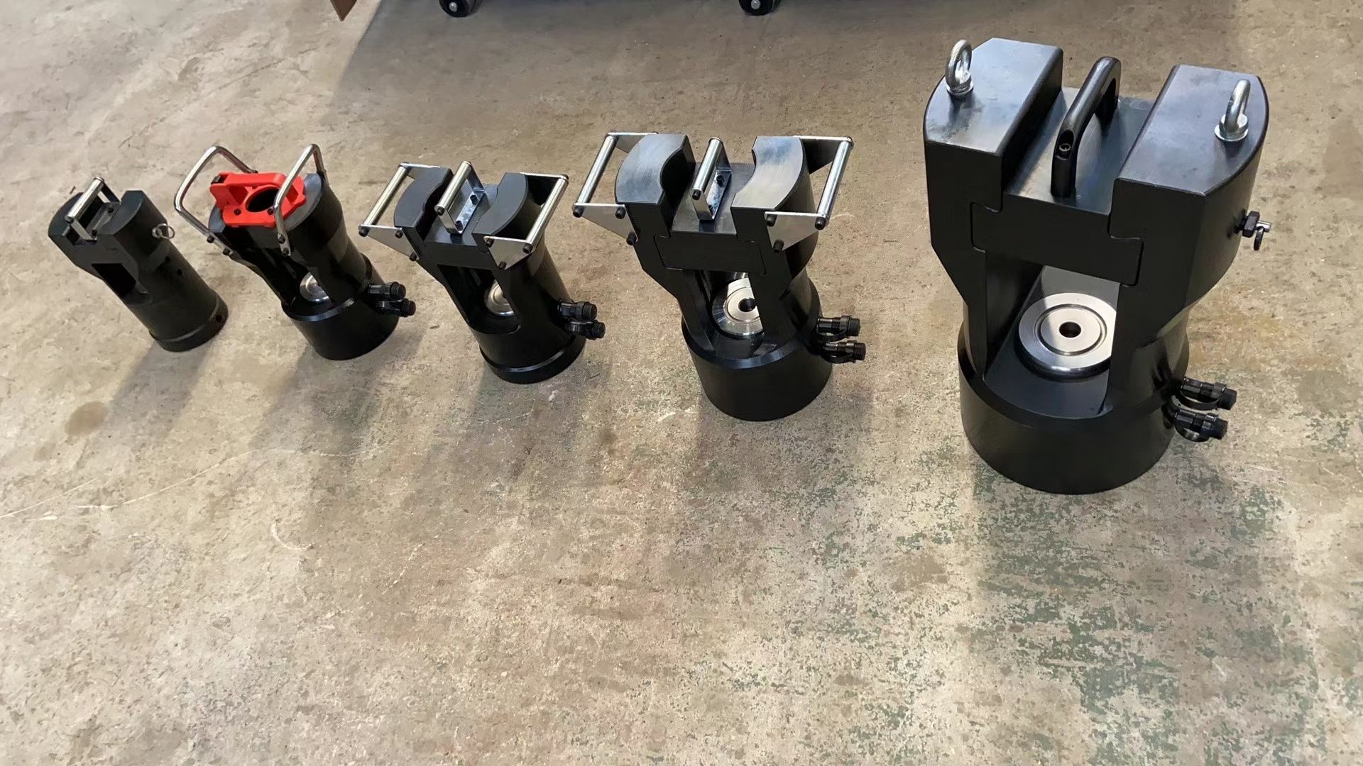 Heavy - tonnage split - type hydraulic crimping tool