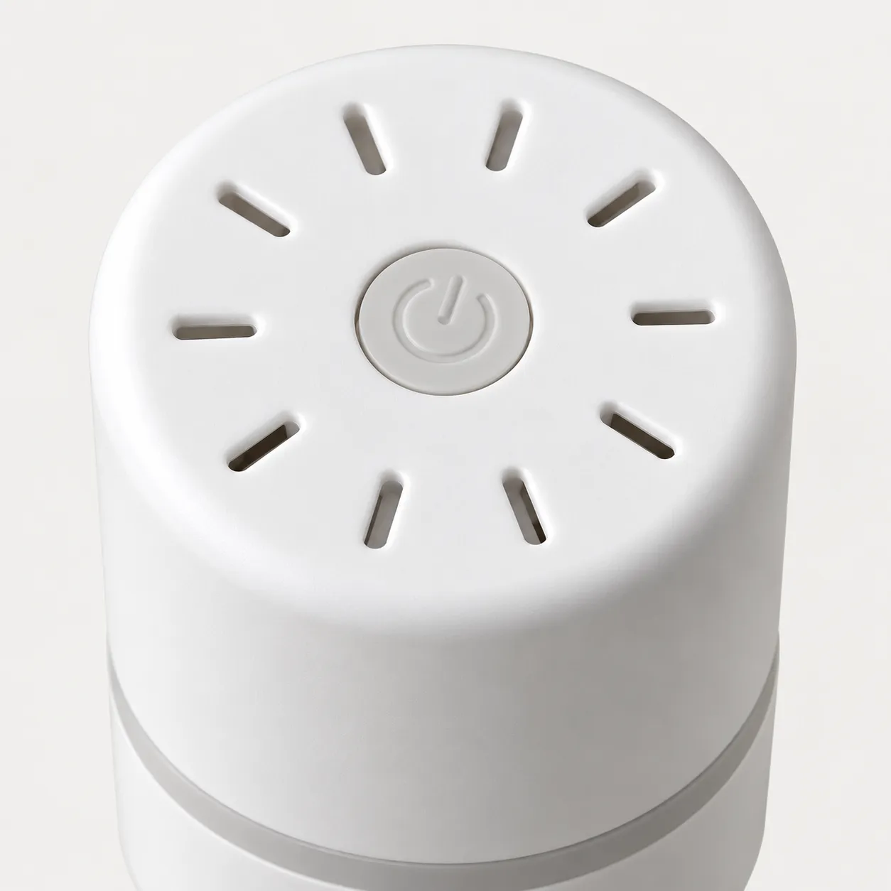 White Plug-in Electric Vacuum Pump for Storage Bags - For Storage-Bag Preparation