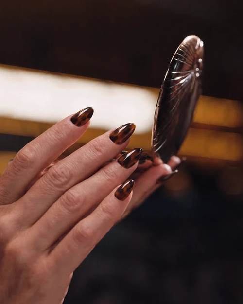 Your reusable 7-minute manicure for perfect nails at home!