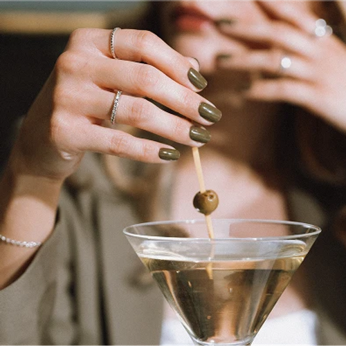Your reusable 7-minute manicure for perfect nails at home!