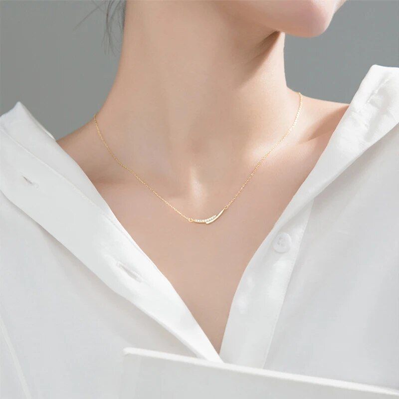 How to wear a necklace correctly?