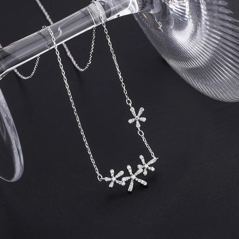 Flower Necklace Simple Temperament Clavicle Chain Shiny Zircon Necklace Send Girlfriend Gift Party Jewelry Wedding Accessories